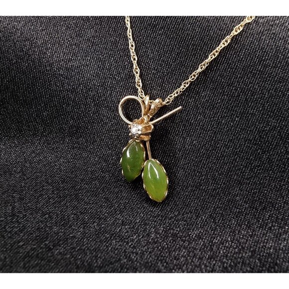 Rare Find Vintage 14K Gold Necklace With Jade CZ Pendant - Picture 3 of 5